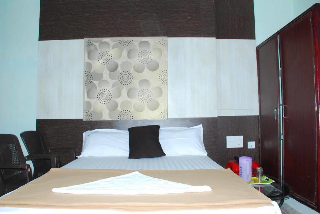 Jayalakshmi Residency Hotel Tirupati Zewnętrze zdjęcie